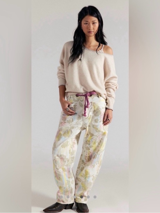 We The Free Pants - We The Free Moxie Printed Flocked Barrel Jeans in Floral Ivory Size 24
